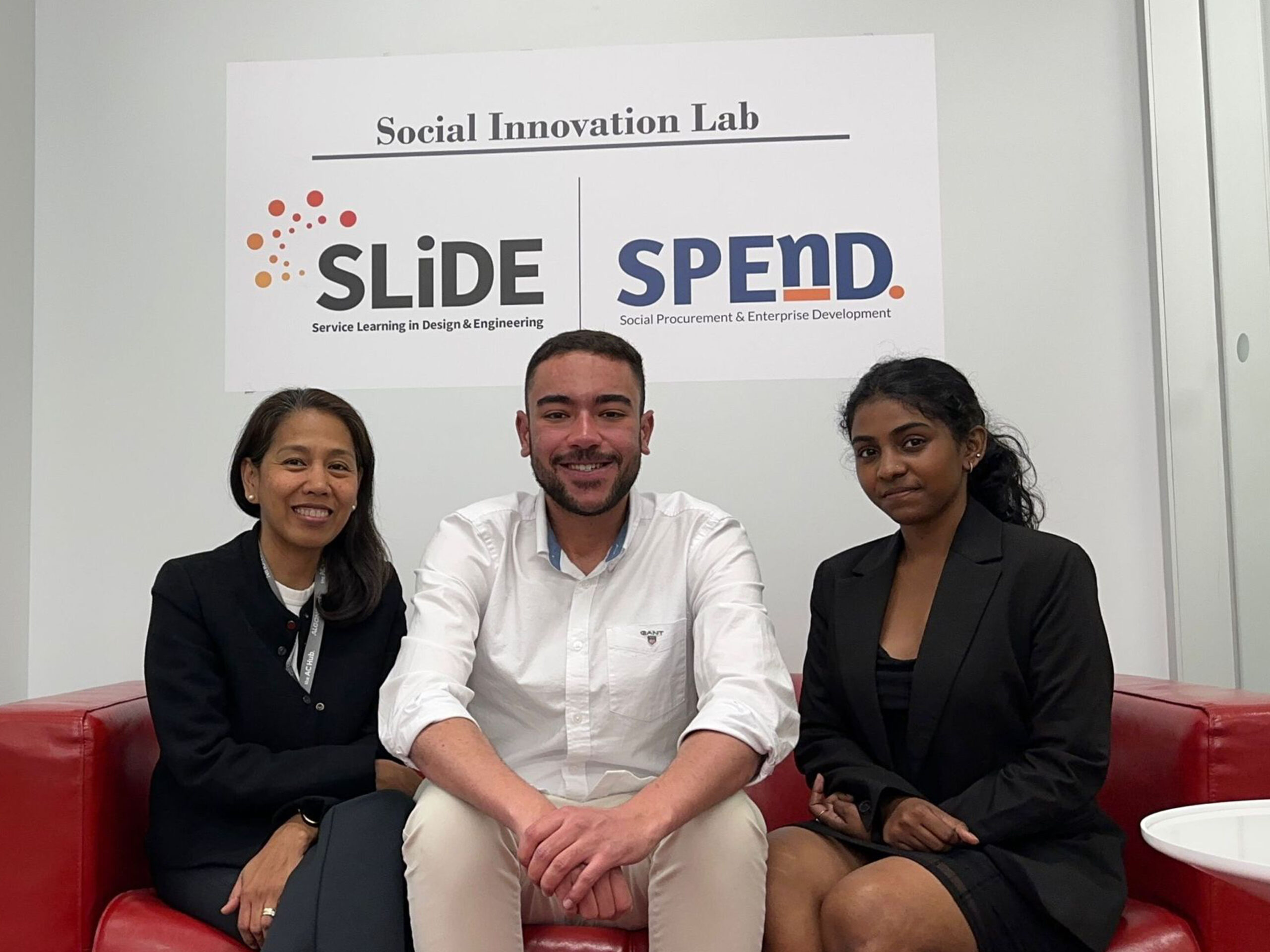 Team picture Red Couch (1)